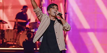 Image of Phil Wickham