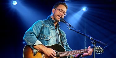 Image of Amos Lee