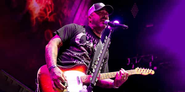 Image of Aaron Lewis In Grand Ronde