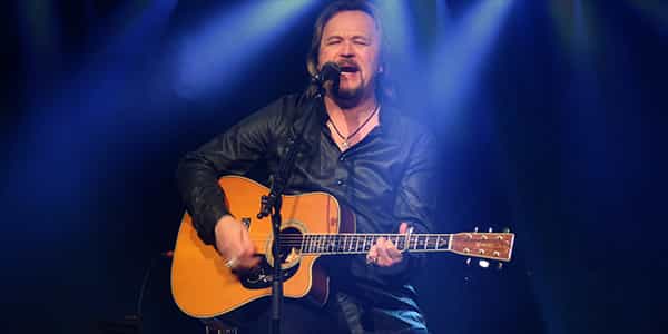 Image of Travis Tritt In Hinckley